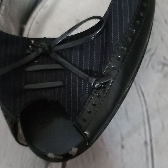 Marc Fisher Navy & Black Striped Bow Heels - Picture 12 of 13